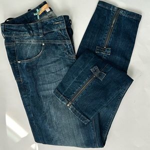 EUC | 💎VTG💎CRISCA Denim with embroidery and Bow detail and zipper at ankle.